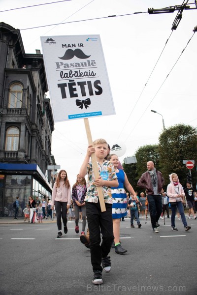 Rīgā notiek Tēva dienai veltīts gājiens 233158