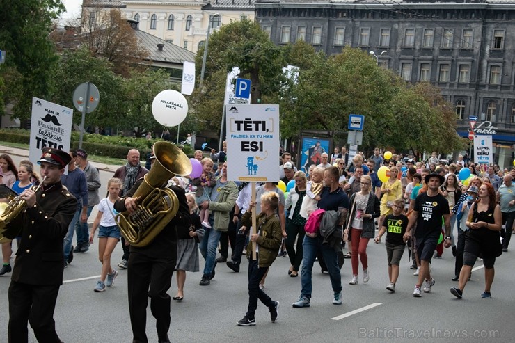 Rīgā notiek Tēva dienai veltīts gājiens 233160