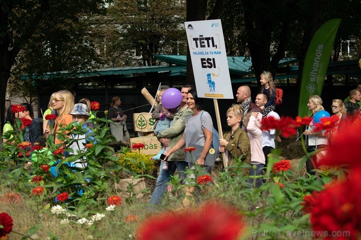 Rīgā notiek Tēva dienai veltīts gājiens 233165