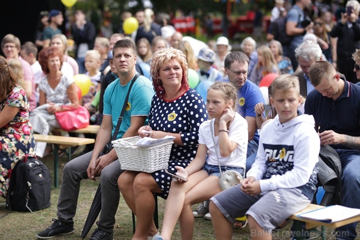 Rīgā notiek Tēva dienai veltīts gājiens 233172