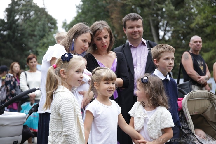 Rīgā notiek Tēva dienai veltīts gājiens 233175