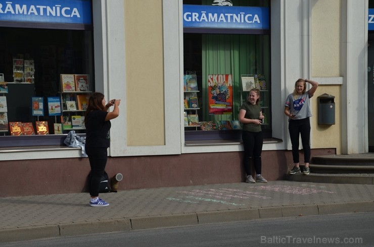 Skolēni Valmierā aicina atzīmēt Dzejas dienas 233520