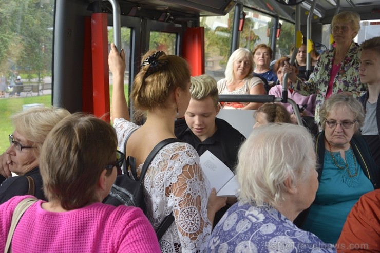 Skolēni Valmierā aicina atzīmēt Dzejas dienas 233531