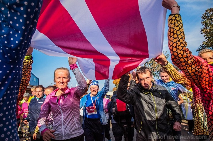 Skriešanas seriāla «Bigbank Skrien Latvija» noslēgums vairāk kā 3000 Siguldas pusmaratona dalībniekiem paliks atmiņā kā zelta rudens tā viskrāšņākajā Skriešanas seriāla «Bigbank Skrien Latvija» noslēgums vairāk kā 3000 Siguldas pusmaratona dalībniekiem paliks atmiņā kā zelta rudens tā viskrāšņākajā 235136
