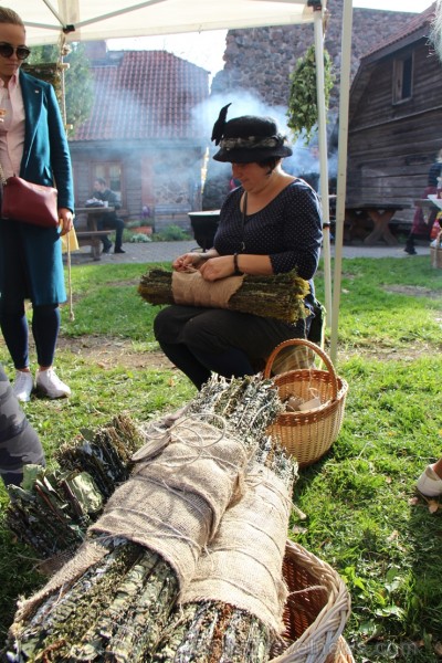Katra oktobra otrajā sestdienā Valmieras rātslaukumā pilsētas viesi tiek aicināti uz pamatīgu andeli tradicionālajā Simjūda gadatirgū, kas vēsturiski Katra oktobra otrajā sestdienā Valmieras rātslaukumā pilsētas viesi tiek aicināti uz pamatīgu andeli tradicionālajā Simjūda gadatirgū, kas vēsturiski 235168