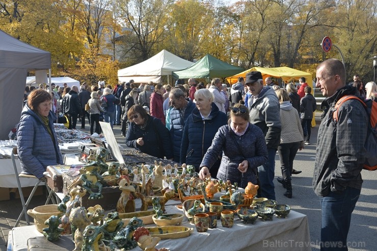 Katra oktobra otrajā sestdienā Valmieras rātslaukumā pilsētas viesi tiek aicināti uz pamatīgu andeli tradicionālajā Simjūda gadatirgū, kas vēsturiski Katra oktobra otrajā sestdienā Valmieras rātslaukumā pilsētas viesi tiek aicināti uz pamatīgu andeli tradicionālajā Simjūda gadatirgū, kas vēsturiski 235179