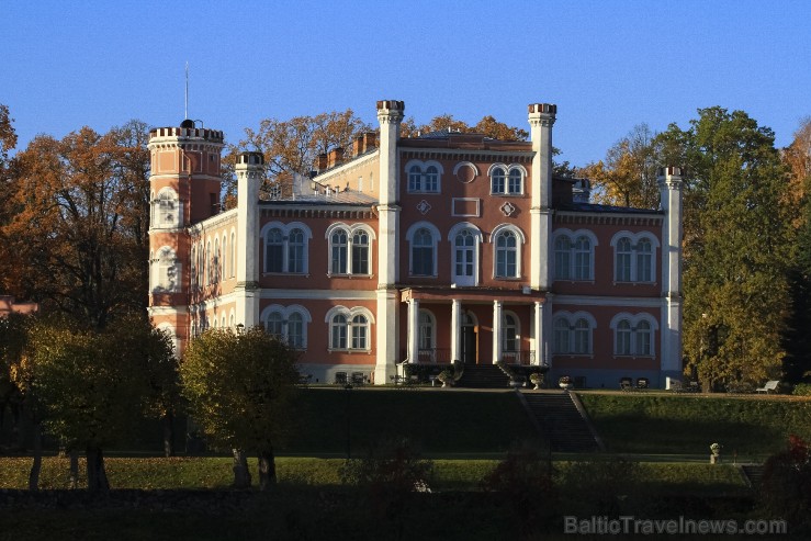 Bīriņu Pils parks ir brīnišķīga vieta zelta rudens baudīšanai 235563