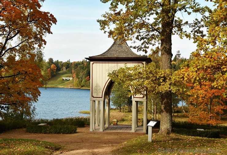 Senatnīgajā Ziemeļvidzemes pilsētā Alūksnē un tās apkārtnē valda zelta rudens. Foto: Alvits Grīvnieks Senatnīgajā Ziemeļvidzemes pilsētā Alūksnē un tās apkārtnē valda zelta rudens. Foto: Alvits Grīvnieks 235797