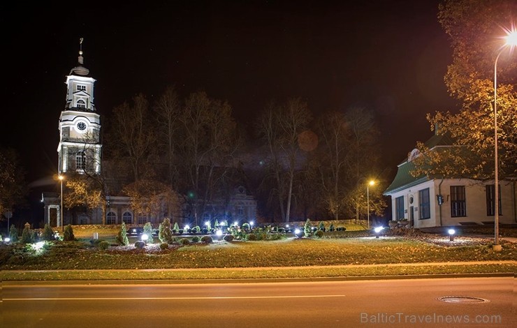 Senatnīgajā Ziemeļvidzemes pilsētā Alūksnē un tās apkārtnē valda zelta rudens. Foto: Igors Metums Senatnīgajā Ziemeļvidzemes pilsētā Alūksnē un tās apkārtnē valda zelta rudens. Foto: Igors Metums 235808