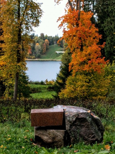 Senatnīgajā Ziemeļvidzemes pilsētā Alūksnē un tās apkārtnē valda zelta rudens. Foto: Vilnis Veļķeris Senatnīgajā Ziemeļvidzemes pilsētā Alūksnē un tās apkārtnē valda zelta rudens. Foto: Vilnis Veļķeris 235839