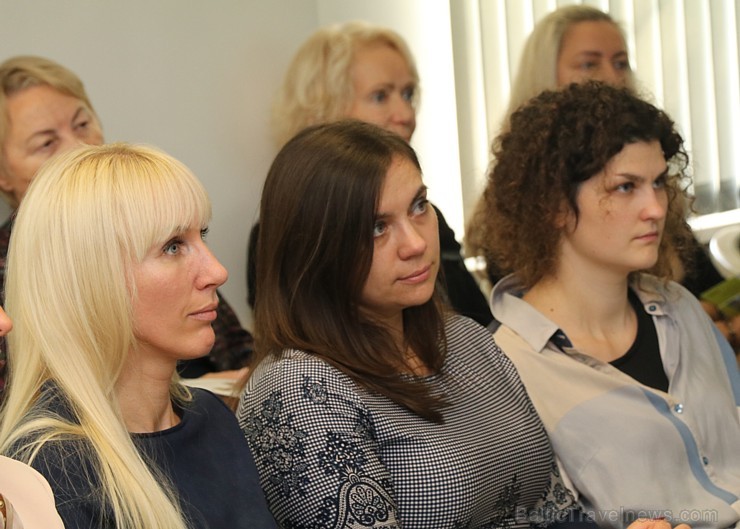 Ceļojumu konsultanti tiekas Apvienoto Arābu Emirātu vētniecībā Rīgā un spriež par iespējām ceļot 236063