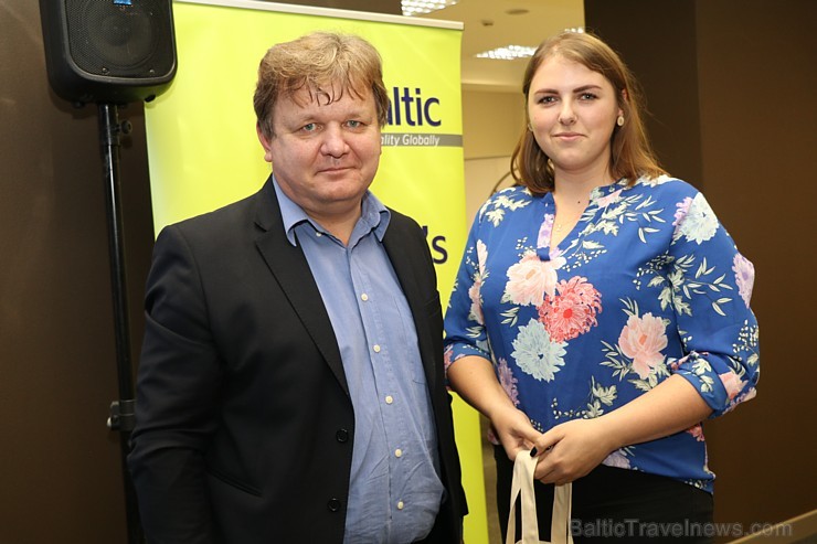 Ceļojumu konsultanti tiekas Apvienoto Arābu Emirātu vētniecībā Rīgā un spriež par iespējām ceļot 236087