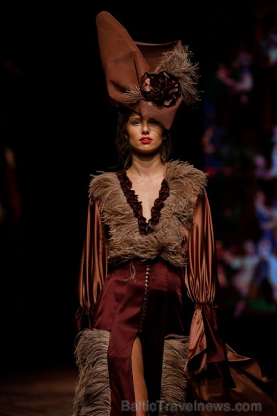 «Amoralle» kaislīgi un sievišķīgi demonstrē jauno kolekciju «Riga Fashion Week» modes skatē 236407