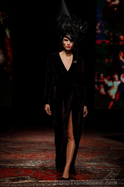 «Amoralle» kaislīgi un sievišķīgi demonstrē jauno kolekciju «Riga Fashion Week» modes skatē 236422