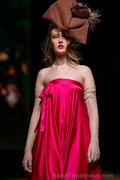 «Amoralle» kaislīgi un sievišķīgi demonstrē jauno kolekciju «Riga Fashion Week» modes skatē 236431