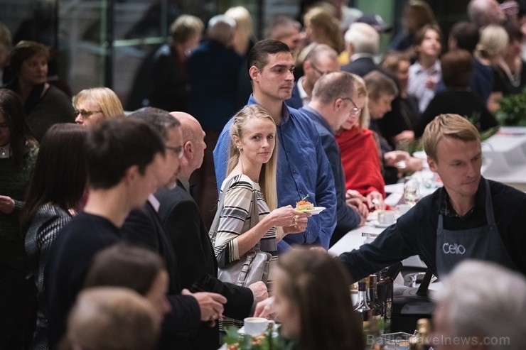 Par godu jubilejai savas pasaules koncerttūres ietvaros Par godu jubilejai savas pasaules koncerttūres ietvaros