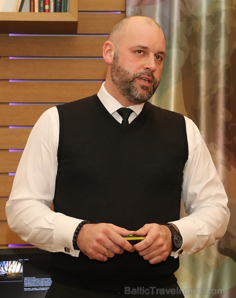 Brīnišķīgā Rīgas restorāna «Bibliotēka Nr.1» brokastu atmosfērā prezentē jauno «Lexus ES» 237064