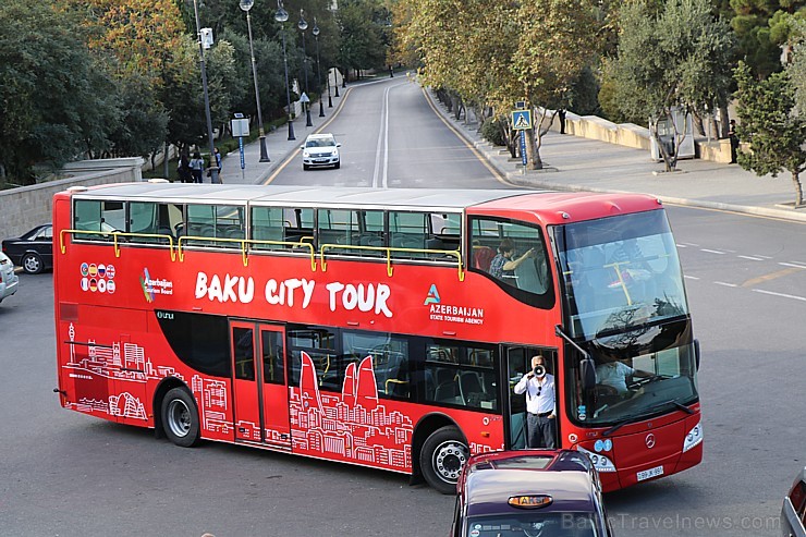 Travelnews.lv ar ekskursiju autobusu apceļo Baku raksturīgākās vietas. Sadarbībā ar Latvijas vēstniecību Azerbaidžānā un tūrisma firmu «RANTUR Travel Travelnews.lv ar ekskursiju autobusu apceļo Baku raksturīgākās vietas. Sadarbībā ar Latvijas vēstniecību Azerbaidžānā un tūrisma firmu «RANTUR Travel 237698