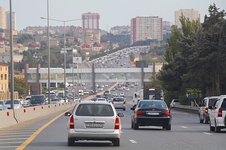 Travelnews.lv ar ekskursiju autobusu apceļo Baku raksturīgākās vietas. Sadarbībā ar Latvijas vēstniecību Azerbaidžānā un tūrisma firmu «RANTUR Travel Travelnews.lv ar ekskursiju autobusu apceļo Baku raksturīgākās vietas. Sadarbībā ar Latvijas vēstniecību Azerbaidžānā un tūrisma firmu «RANTUR Travel 237711