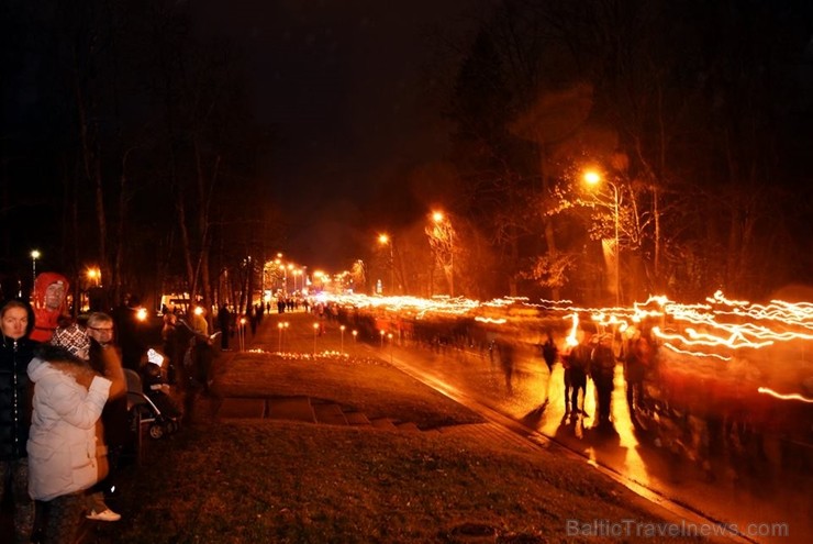 Alūksnē lieli un mazi dodas Lāčplēša dienas gājienā 238055