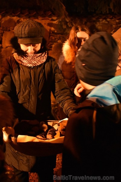 11. novembrī Jaunpils novada iedzīvotāji un viesi devās Lāčplēša dienas Gaismas gājienā no Jaunpils vidusskolas līdz Jaunpils pils laukumam, kur notik 238088