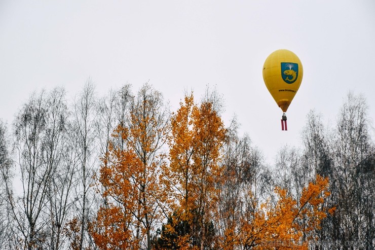 Paceļot Latvijas karogu virs Lietuvas, kūrortpilsēta Birštonas sveic Latviju simtgadē. Birštonas pašvaldības vadītāja Nijole Dirginčiene sveic visus l Paceļot Latvijas karogu virs Lietuvas, kūrortpilsēta Birštonas sveic Latviju simtgadē. Birštonas pašvaldības vadītāja Nijole Dirginčiene sveic visus l 238377