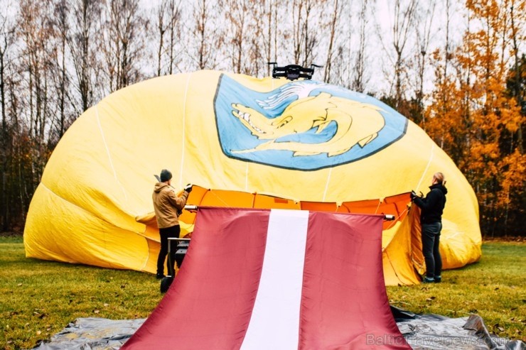 Paceļot Latvijas karogu virs Lietuvas, kūrortpilsēta Birštonas sveic Latviju simtgadē. Birštonas pašvaldības vadītāja Nijole Dirginčiene sveic visus l Paceļot Latvijas karogu virs Lietuvas, kūrortpilsēta Birštonas sveic Latviju simtgadē. Birštonas pašvaldības vadītāja Nijole Dirginčiene sveic visus l 238382