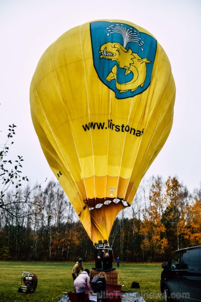 Paceļot Latvijas karogu virs Lietuvas, kūrortpilsēta Birštonas sveic Latviju simtgadē. Birštonas pašvaldības vadītāja Nijole Dirginčiene sveic visus l Paceļot Latvijas karogu virs Lietuvas, kūrortpilsēta Birštonas sveic Latviju simtgadē. Birštonas pašvaldības vadītāja Nijole Dirginčiene sveic visus l 238384