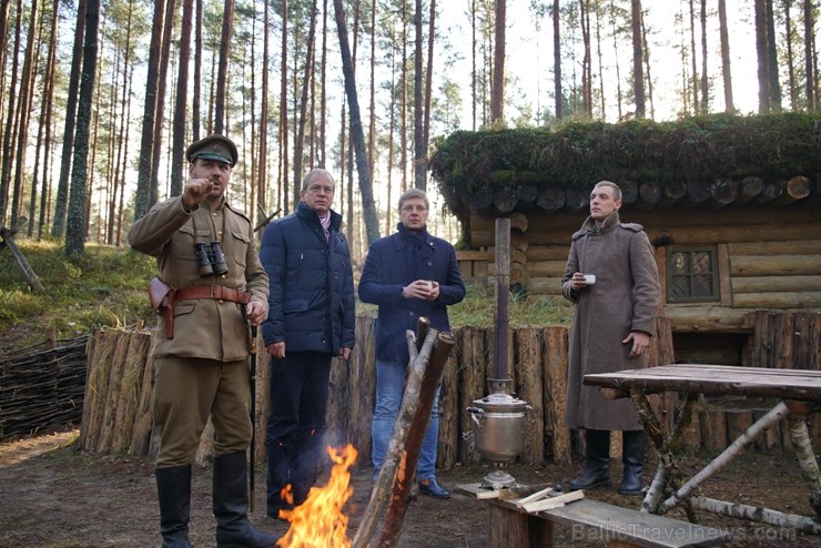 Šogad Rīgas lielās ziemassvētku egles tika meklētas vēsturiski ļoti nozīmīgā vietā, kur pirms 102 gadiem norisinājās Ziemassvētku kaujas. Pirms egļu m Šogad Rīgas lielās ziemassvētku egles tika meklētas vēsturiski ļoti nozīmīgā vietā, kur pirms 102 gadiem norisinājās Ziemassvētku kaujas. Pirms egļu m 238404