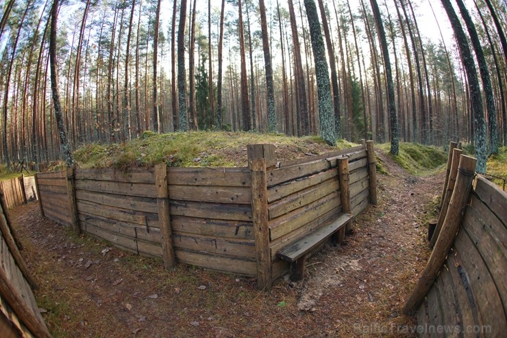 Šogad Rīgas lielās ziemassvētku egles tika meklētas vēsturiski ļoti nozīmīgā vietā, kur pirms 102 gadiem norisinājās Ziemassvētku kaujas. Pirms egļu m Šogad Rīgas lielās ziemassvētku egles tika meklētas vēsturiski ļoti nozīmīgā vietā, kur pirms 102 gadiem norisinājās Ziemassvētku kaujas. Pirms egļu m 238408
