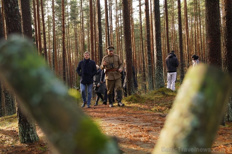 Šogad Rīgas lielās ziemassvētku egles tika meklētas vēsturiski ļoti nozīmīgā vietā, kur pirms 102 gadiem norisinājās Ziemassvētku kaujas. Pirms egļu m Šogad Rīgas lielās ziemassvētku egles tika meklētas vēsturiski ļoti nozīmīgā vietā, kur pirms 102 gadiem norisinājās Ziemassvētku kaujas. Pirms egļu m 238411