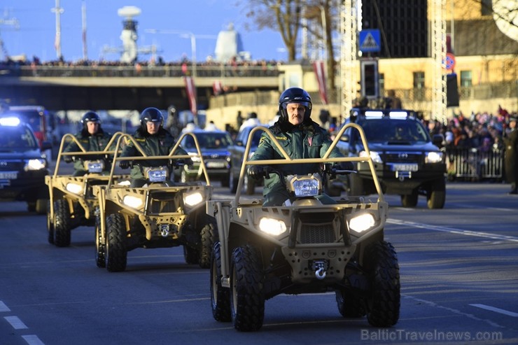 Militārajā parādē piedalījās aptuveni 1700 karavīri, zemessargi, policisti, robežsargi, ugunsdzēsēji un jaunsargi. Par godu Latvijas valsts neatkarība Militārajā parādē piedalījās aptuveni 1700 karavīri, zemessargi, policisti, robežsargi, ugunsdzēsēji un jaunsargi. Par godu Latvijas valsts neatkarība 238667