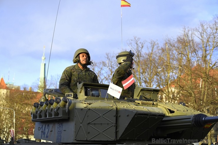 Militārajā parādē piedalījās aptuveni 1700 karavīri, zemessargi, policisti, robežsargi, ugunsdzēsēji un jaunsargi. Par godu Latvijas valsts neatkarība Militārajā parādē piedalījās aptuveni 1700 karavīri, zemessargi, policisti, robežsargi, ugunsdzēsēji un jaunsargi. Par godu Latvijas valsts neatkarība 238668