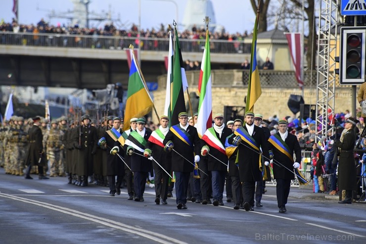 Militārajā parādē piedalījās aptuveni 1700 karavīri, zemessargi, policisti, robežsargi, ugunsdzēsēji un jaunsargi. Par godu Latvijas valsts neatkarība Militārajā parādē piedalījās aptuveni 1700 karavīri, zemessargi, policisti, robežsargi, ugunsdzēsēji un jaunsargi. Par godu Latvijas valsts neatkarība 238677