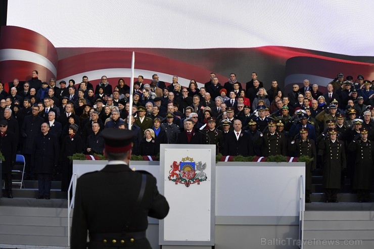 Militārajā parādē piedalījās aptuveni 1700 karavīri, zemessargi, policisti, robežsargi, ugunsdzēsēji un jaunsargi. Par godu Latvijas valsts neatkarība Militārajā parādē piedalījās aptuveni 1700 karavīri, zemessargi, policisti, robežsargi, ugunsdzēsēji un jaunsargi. Par godu Latvijas valsts neatkarība 238686