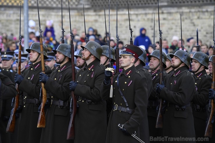 Militārajā parādē piedalījās aptuveni 1700 karavīri, zemessargi, policisti, robežsargi, ugunsdzēsēji un jaunsargi. Par godu Latvijas valsts neatkarība Militārajā parādē piedalījās aptuveni 1700 karavīri, zemessargi, policisti, robežsargi, ugunsdzēsēji un jaunsargi. Par godu Latvijas valsts neatkarība 238687