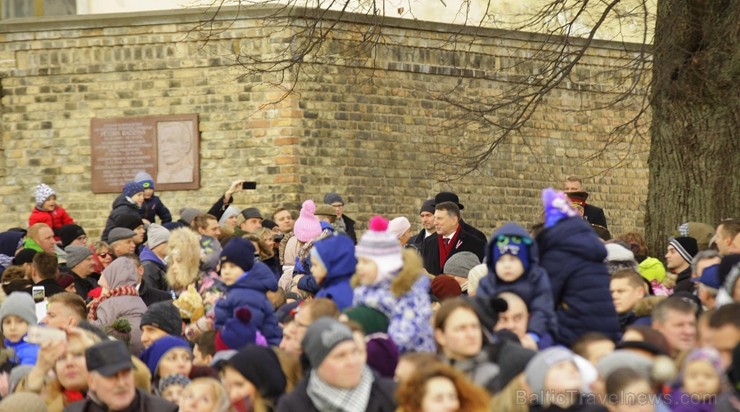 Militārajā parādē piedalījās aptuveni 1700 karavīri, zemessargi, policisti, robežsargi, ugunsdzēsēji un jaunsargi. Par godu Latvijas valsts neatkarība Militārajā parādē piedalījās aptuveni 1700 karavīri, zemessargi, policisti, robežsargi, ugunsdzēsēji un jaunsargi. Par godu Latvijas valsts neatkarība 238694
