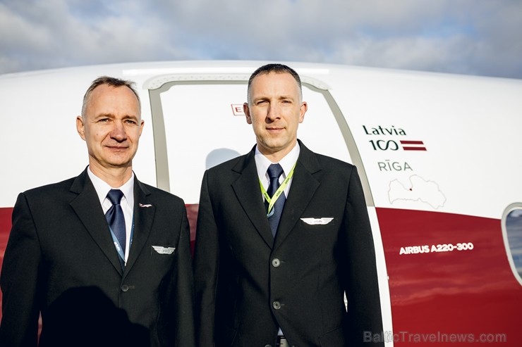 Latvijas nacionālā lidsabiedrība «airBaltic» 18. novembrī pirmo reizi piedalījās svinīgajā parādē ar «Airbus A220-300» lidmašīnu, kuru rotā sarkanbalt Latvijas nacionālā lidsabiedrība «airBaltic» 18. novembrī pirmo reizi piedalījās svinīgajā parādē ar «Airbus A220-300» lidmašīnu, kuru rotā sarkanbalt 238706