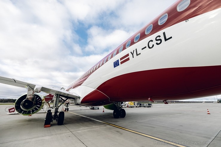 Latvijas nacionālā lidsabiedrība «airBaltic» 18. novembrī pirmo reizi piedalījās svinīgajā parādē ar «Airbus A220-300» lidmašīnu, kuru rotā sarkanbalt Latvijas nacionālā lidsabiedrība «airBaltic» 18. novembrī pirmo reizi piedalījās svinīgajā parādē ar «Airbus A220-300» lidmašīnu, kuru rotā sarkanbalt 238709