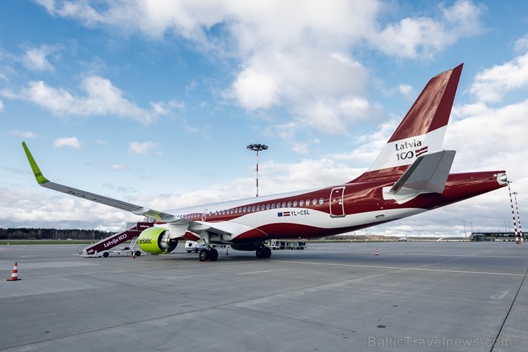 Latvijas nacionālā lidsabiedrība «airBaltic» 18. novembrī pirmo reizi piedalījās svinīgajā parādē ar «Airbus A220-300» lidmašīnu, kuru rotā sarkanbalt Latvijas nacionālā lidsabiedrība «airBaltic» 18. novembrī pirmo reizi piedalījās svinīgajā parādē ar «Airbus A220-300» lidmašīnu, kuru rotā sarkanbalt 238720