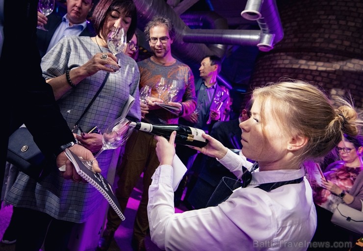 Festivāls Riga Wine & Champagne pulcēja pasaules vadošos vīna ekspertus, lai gardēžiem un vīnmīļiem no visas Baltijas piedāvātu izglītojošas degustāci Festivāls Riga Wine & Champagne pulcēja pasaules vadošos vīna ekspertus, lai gardēžiem un vīnmīļiem no visas Baltijas piedāvātu izglītojošas degustāci 239255