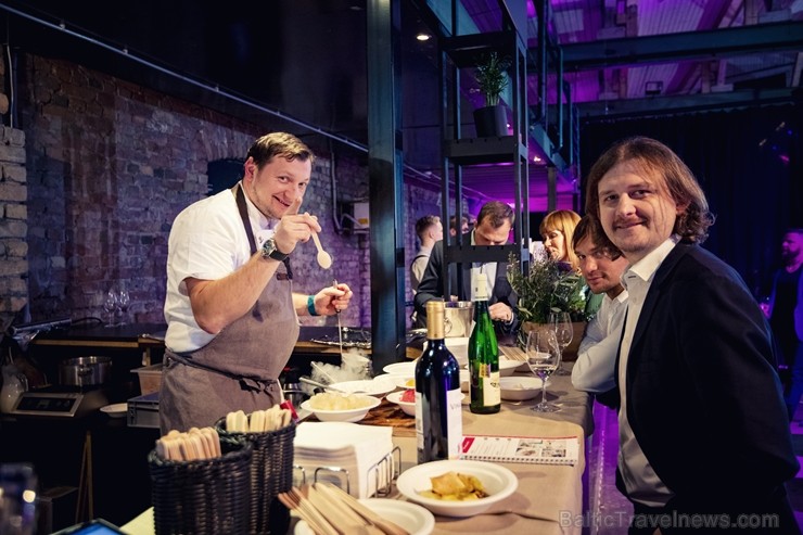 Festivāls Riga Wine & Champagne pulcēja pasaules vadošos vīna ekspertus, lai gardēžiem un vīnmīļiem no visas Baltijas piedāvātu izglītojošas degustāci Festivāls Riga Wine & Champagne pulcēja pasaules vadošos vīna ekspertus, lai gardēžiem un vīnmīļiem no visas Baltijas piedāvātu izglītojošas degustāci 239277
