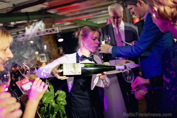 Festivāls Riga Wine & Champagne pulcēja pasaules vadošos vīna ekspertus, lai gardēžiem un vīnmīļiem no visas Baltijas piedāvātu izglītojošas degustāci Festivāls Riga Wine & Champagne pulcēja pasaules vadošos vīna ekspertus, lai gardēžiem un vīnmīļiem no visas Baltijas piedāvātu izglītojošas degustāci 239283