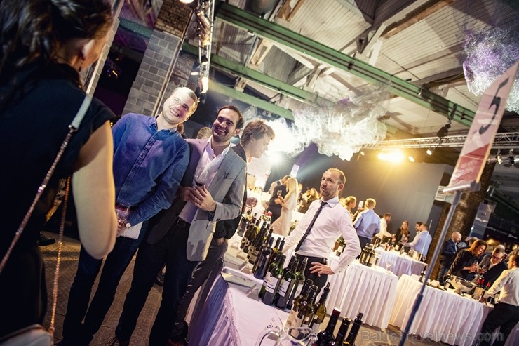 Festivāls Riga Wine & Champagne pulcēja pasaules vadošos vīna ekspertus, lai gardēžiem un vīnmīļiem no visas Baltijas piedāvātu izglītojošas degustāci Festivāls Riga Wine & Champagne pulcēja pasaules vadošos vīna ekspertus, lai gardēžiem un vīnmīļiem no visas Baltijas piedāvātu izglītojošas degustāci 239297