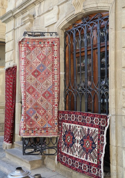 Travelnews.lv iepazīst Baku suvenīru piedāvājumu. Sadarbībā ar Latvijas vēstniecību Azerbaidžānā un tūrisma firmu «RANTUR Travel Agency» Travelnews.lv iepazīst Baku suvenīru piedāvājumu. Sadarbībā ar Latvijas vēstniecību Azerbaidžānā un tūrisma firmu «RANTUR Travel Agency» 239309