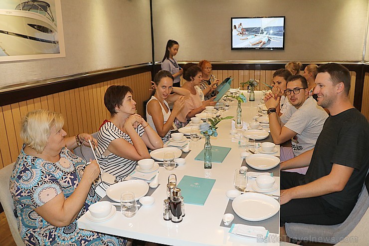 Izbaudam ēdienreizi Hošiminas vjetnamiešu restorānā «Rivia Seafood Dining». Sadarbībā ar 365 brīvdienas un Turkish Airlines Izbaudam ēdienreizi Hošiminas vjetnamiešu restorānā «Rivia Seafood Dining». Sadarbībā ar 365 brīvdienas un Turkish Airlines 239996