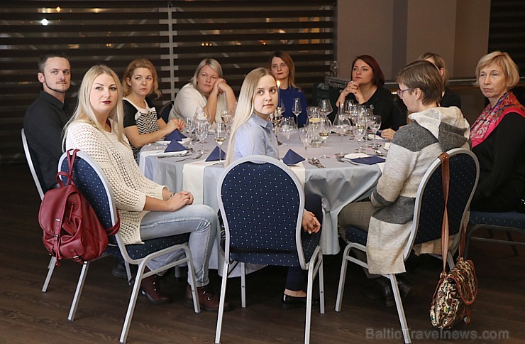 Somijas lidsabiedrība «Finnair» kopā ar Latvijas ceļojumu aģentūrām ieskandina Ziemassvētku sajūtu Somijas lidsabiedrība «Finnair» kopā ar Latvijas ceļojumu aģentūrām ieskandina Ziemassvētku sajūtu 240463