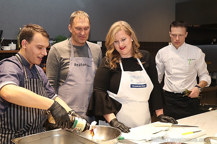 Somijas lidsabiedrība «Finnair» kopā ar Latvijas ceļojumu aģentūrām ieskandina Ziemassvētku sajūtu Somijas lidsabiedrība «Finnair» kopā ar Latvijas ceļojumu aģentūrām ieskandina Ziemassvētku sajūtu 240487