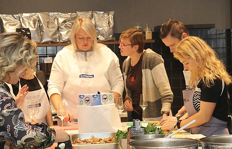 Somijas lidsabiedrība «Finnair» kopā ar Latvijas ceļojumu aģentūrām ieskandina Ziemassvētku sajūtu Somijas lidsabiedrība «Finnair» kopā ar Latvijas ceļojumu aģentūrām ieskandina Ziemassvētku sajūtu 240518