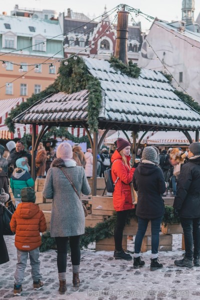Brīvdienās un svētku dienās tirdziņā var apciemot Ziemassvētku vecīti un satikt rūķus, kā arī doties izjādēs ar ponijiem. Visu tirdziņa laiku darbojas Brīvdienās un svētku dienās tirdziņā var apciemot Ziemassvētku vecīti un satikt rūķus, kā arī doties izjādēs ar ponijiem. Visu tirdziņa laiku darbojas 240923